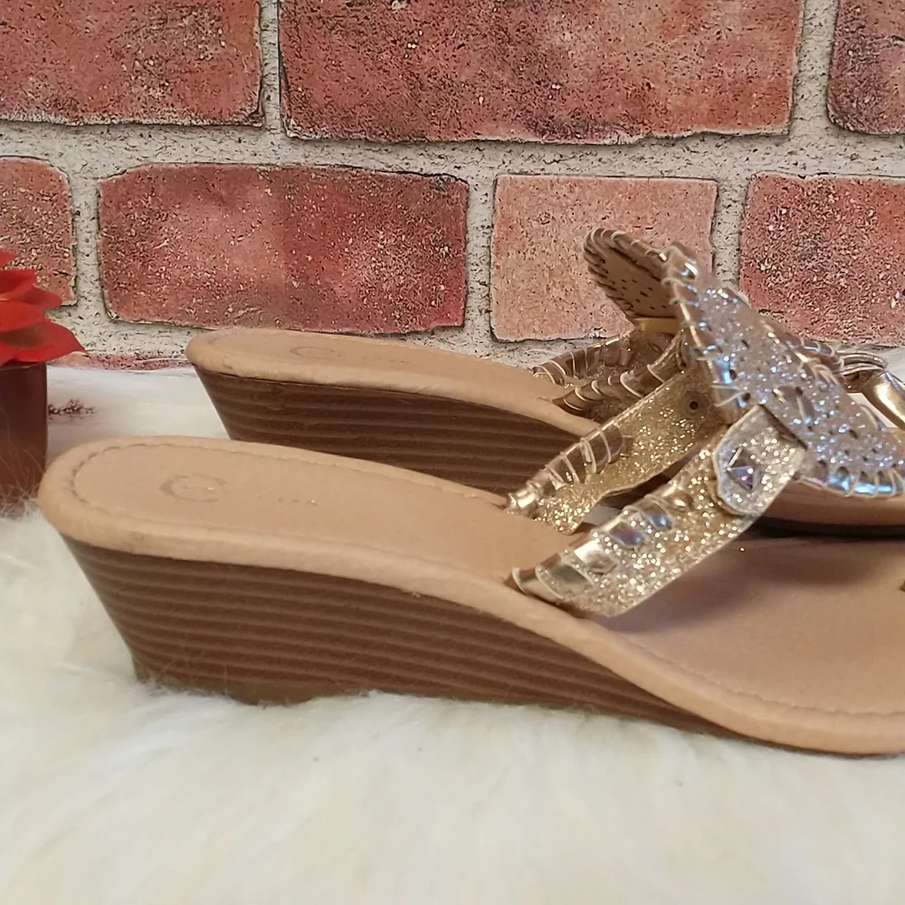 Est. 1946 Gold Shimmery Wedge Toe Post Slip On Sandals Sz 9